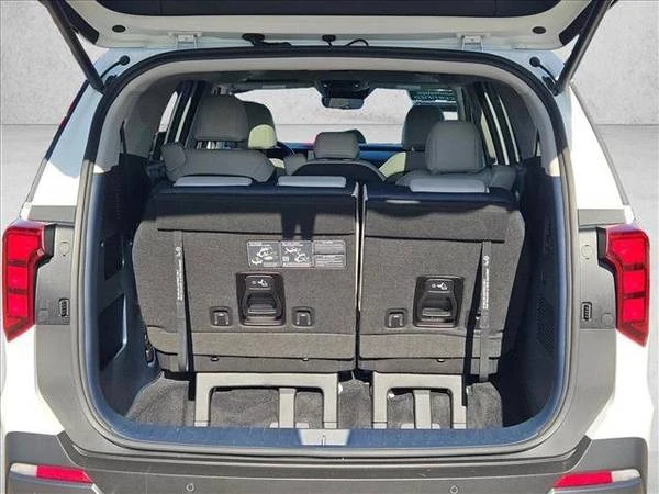 2025 Kia Carnival - Image 6 of 21
