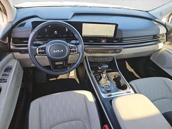 2025 Kia Carnival - Image 18 of 21