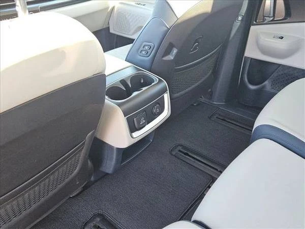 2025 Kia Carnival - Image 19 of 21