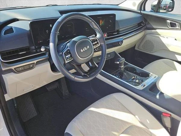 2025 Kia Carnival - Image 10 of 21