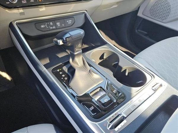 2025 Kia Carnival - Image 12 of 21