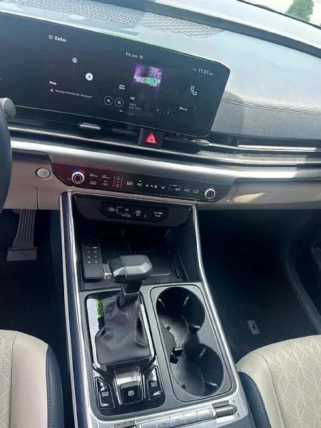 2025 Kia Carnival - Image 9 of 12