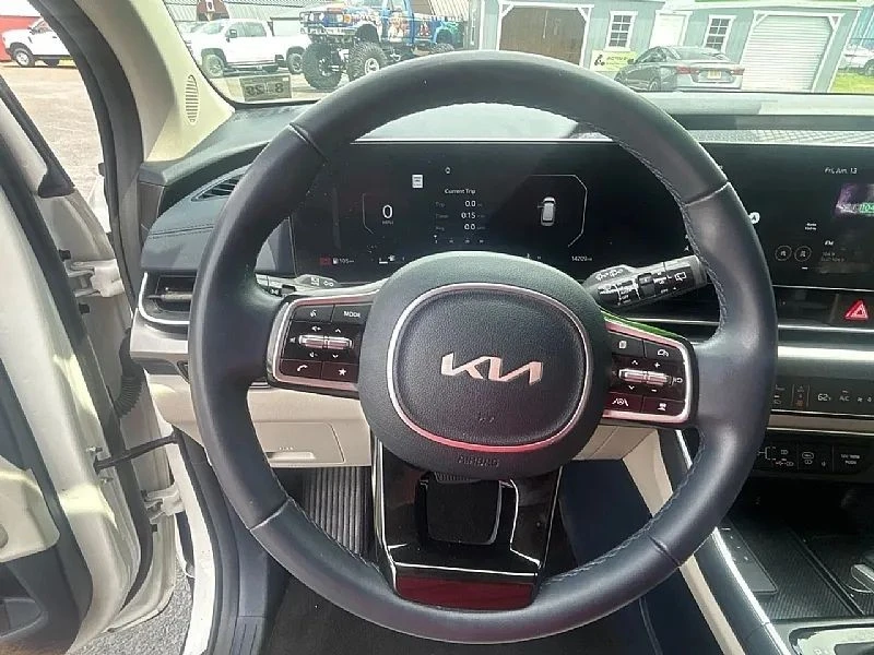 2025 Kia Carnival - Image 8 of 12