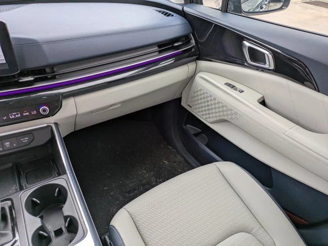 2025 Kia Carnival - Image 13 of 21