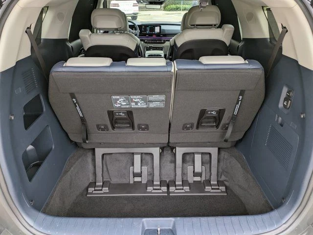 2025 Kia Carnival - Image 18 of 21