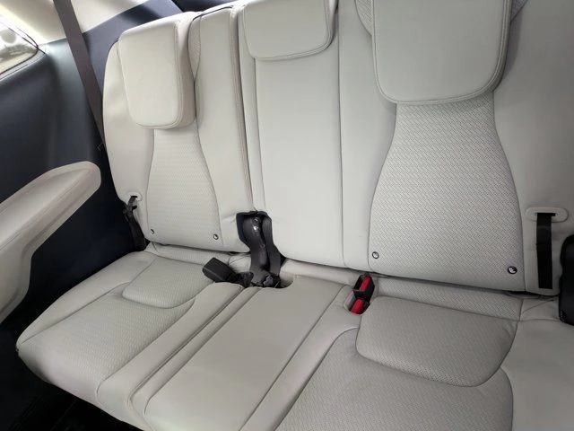 2025 Kia Carnival - Image 17 of 21