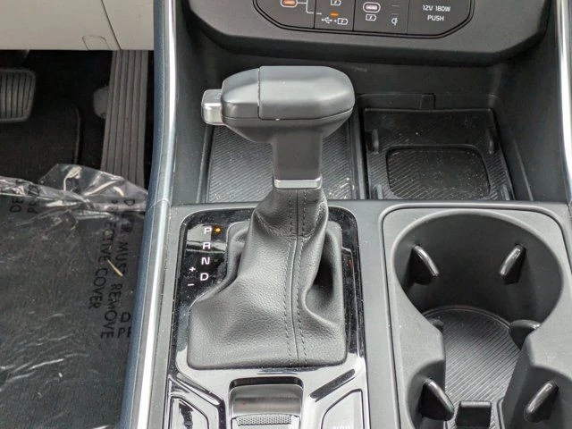 2025 Kia Carnival - Image 15 of 21