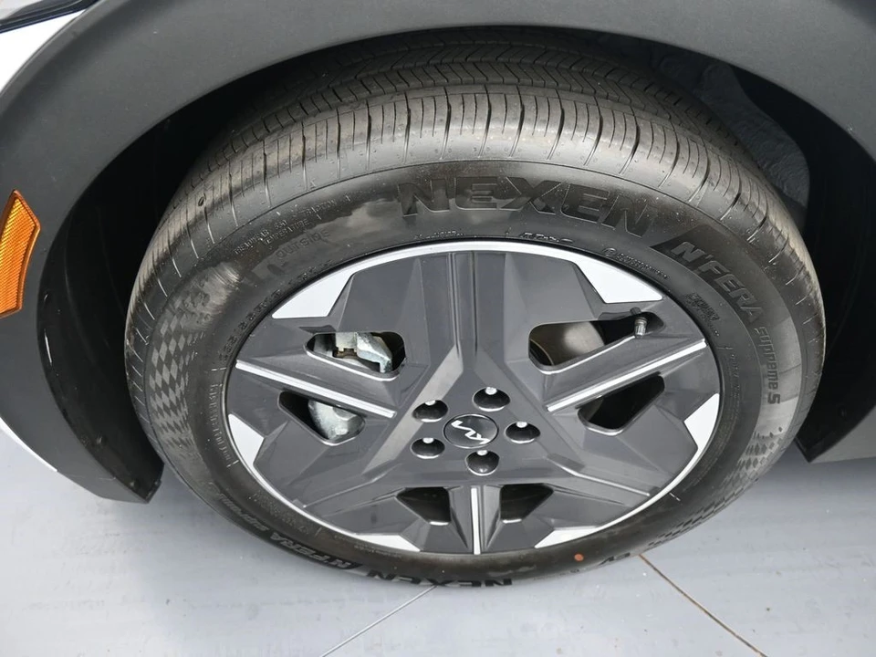 2025 Kia EV6 - Image 14 of 21