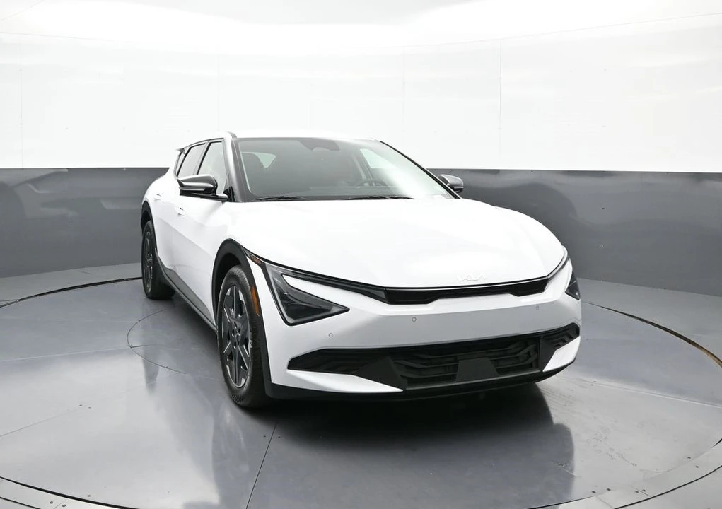 2025 Kia EV6 - Image 3 of 21