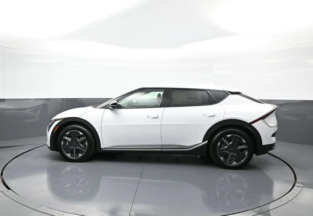 2025 Kia EV6 - Image 9 of 12
