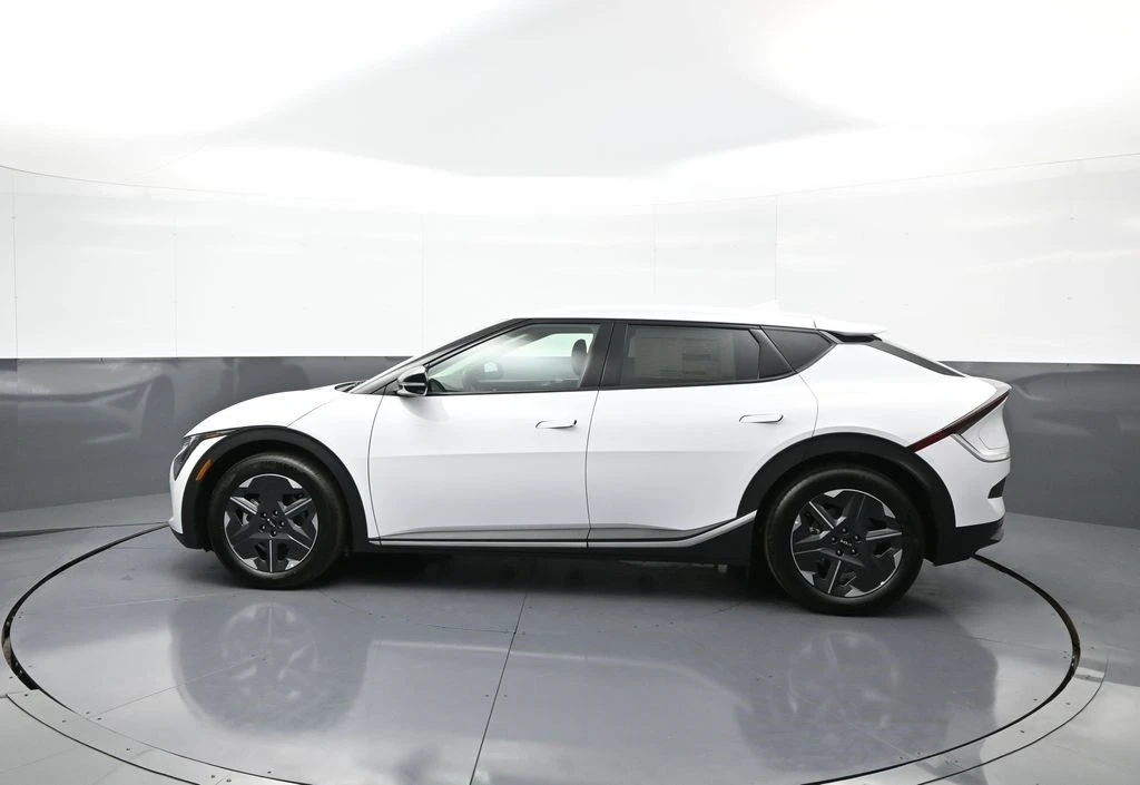 2025 Kia EV6 - Image 9 of 21