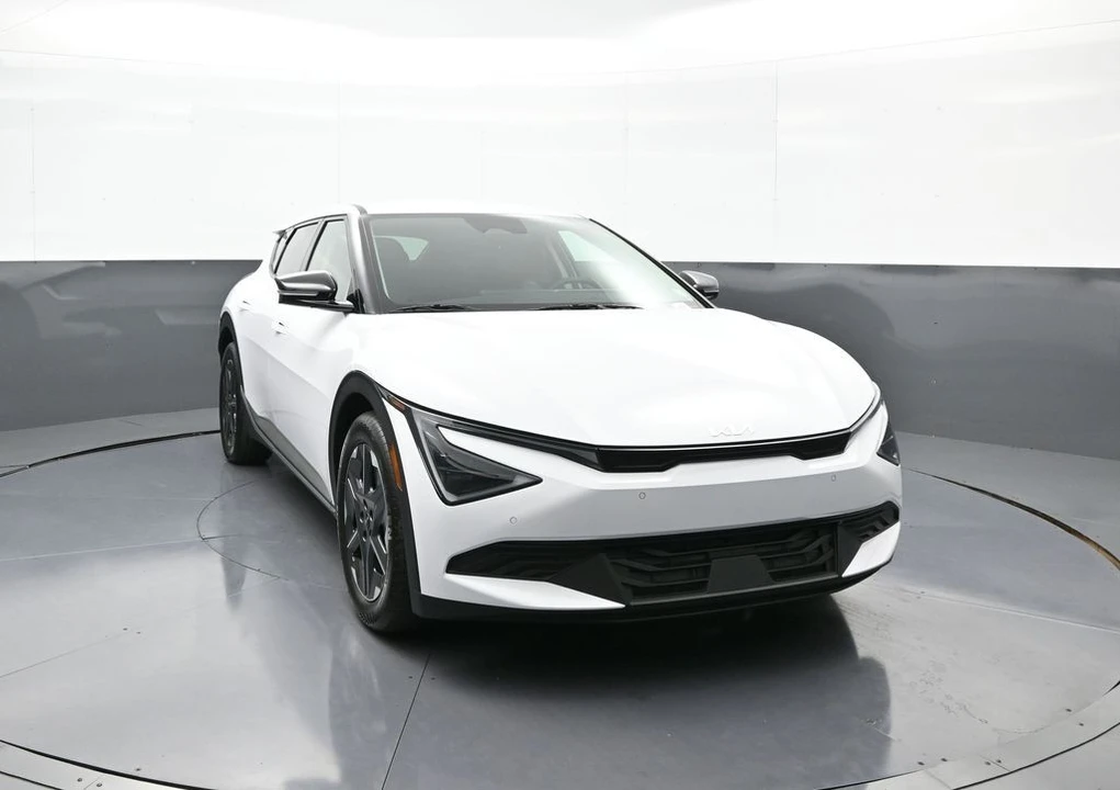2025 Kia EV6 - Image 3 of 12