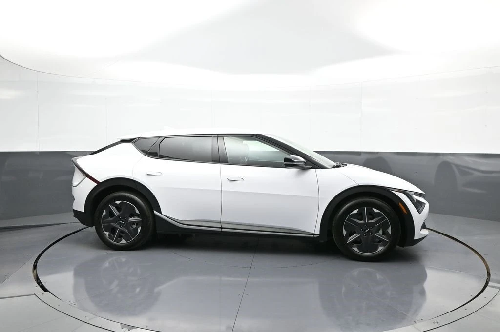 2025 Kia EV6 - Image 5 of 21