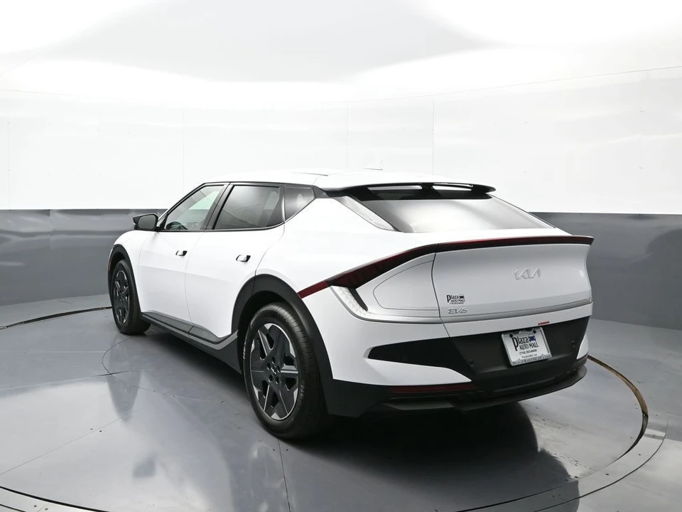 2025 Kia EV6 - Image 8 of 12
