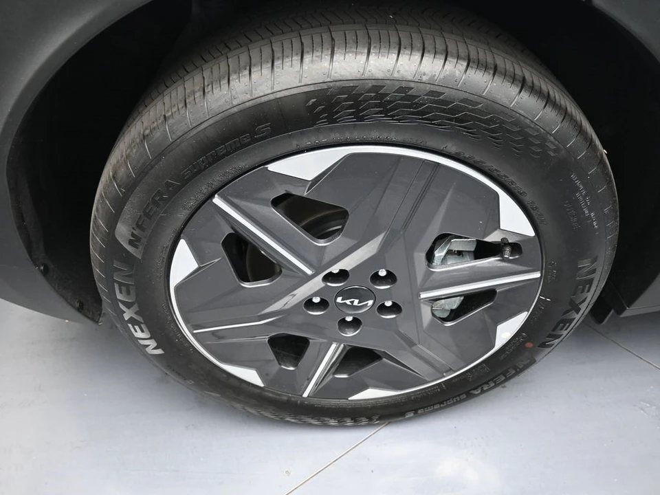 2025 Kia EV6 - Image 12 of 21
