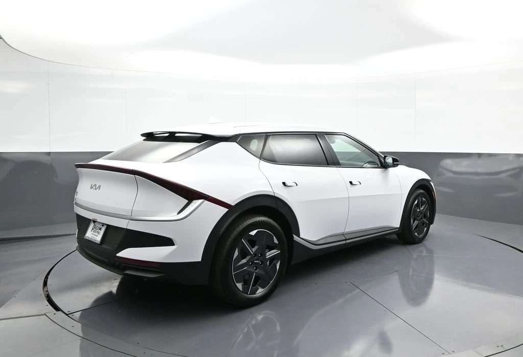 2025 Kia EV6 - Image 6 of 12