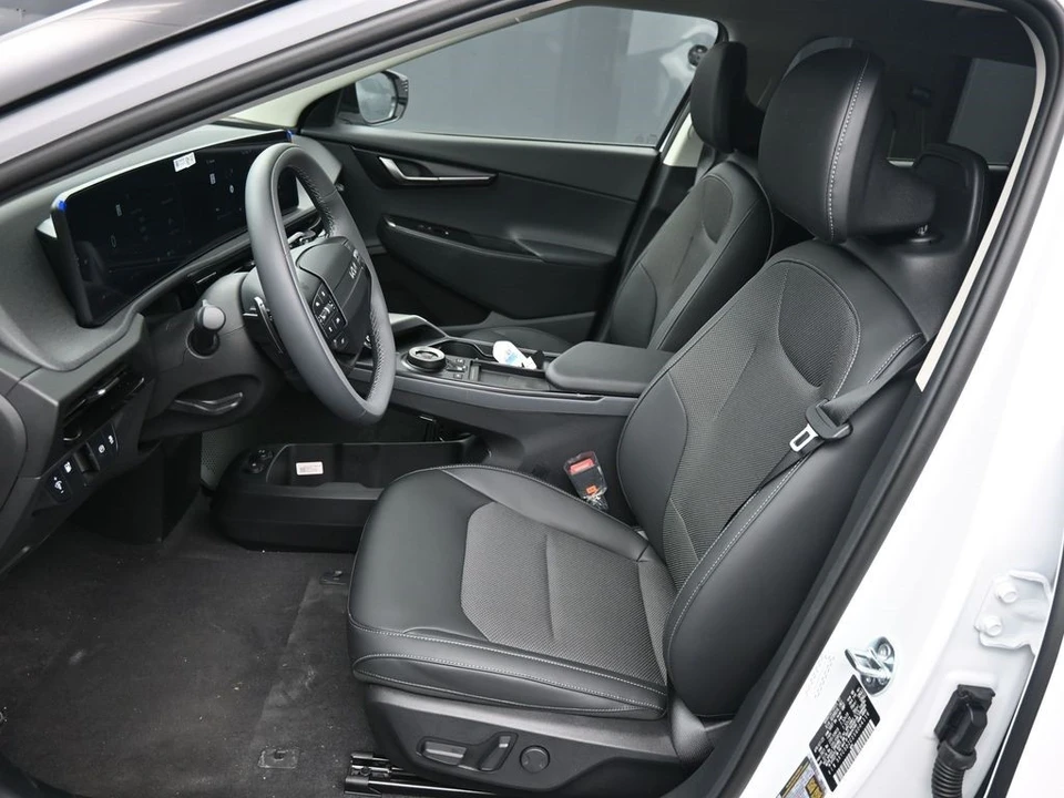 2025 Kia EV6 - Image 18 of 21