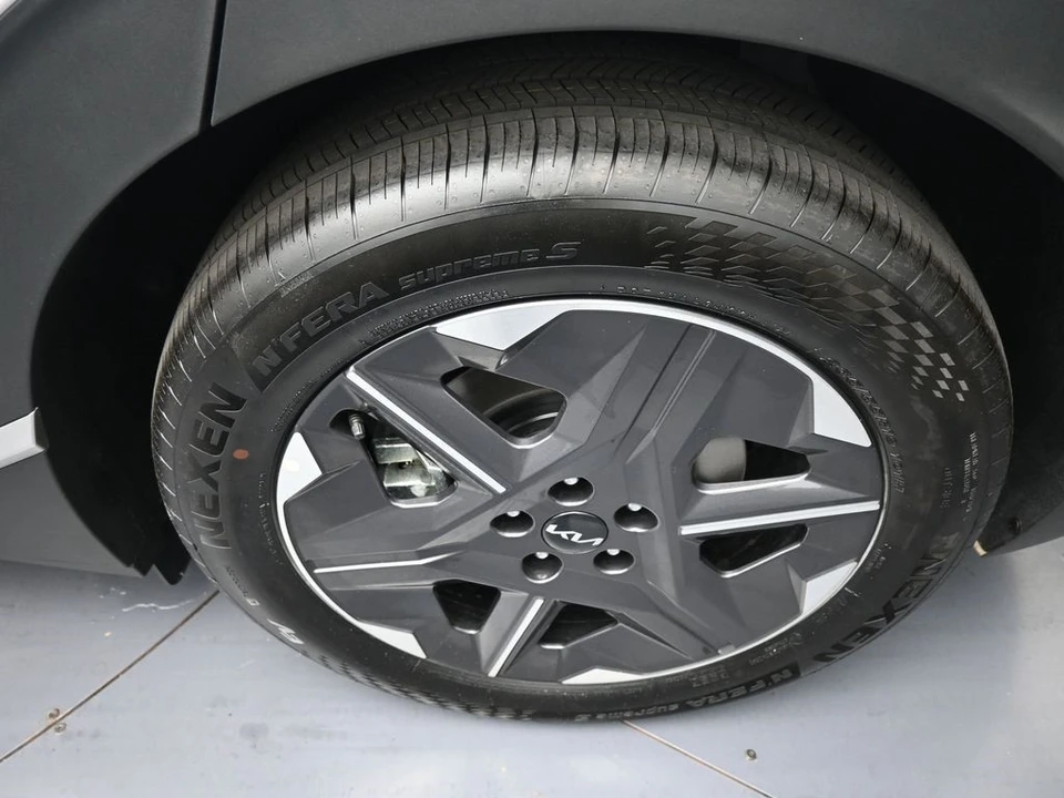 2025 Kia EV6 - Image 15 of 21