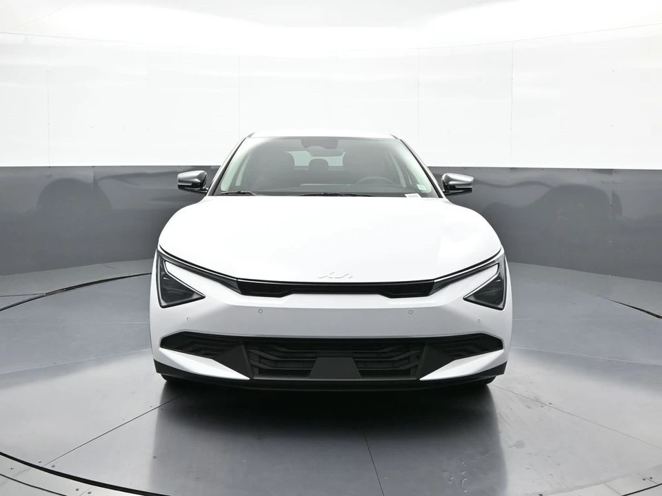 2025 Kia EV6 - Image 2 of 21
