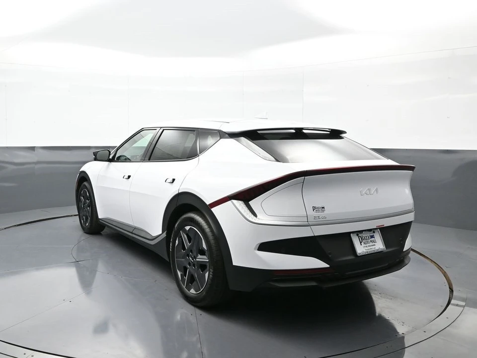 2025 Kia EV6 - Image 8 of 21