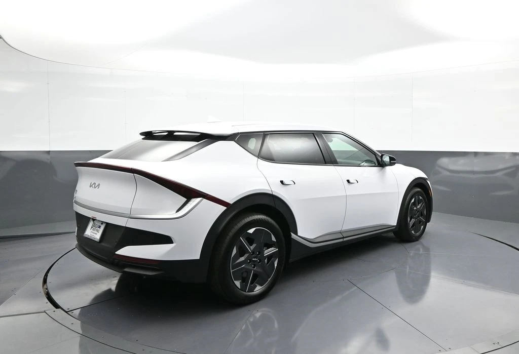 2025 Kia EV6 - Image 6 of 21