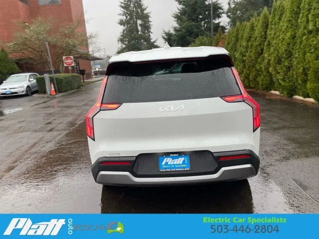 2025 Kia EV9 - Image 9 of 21