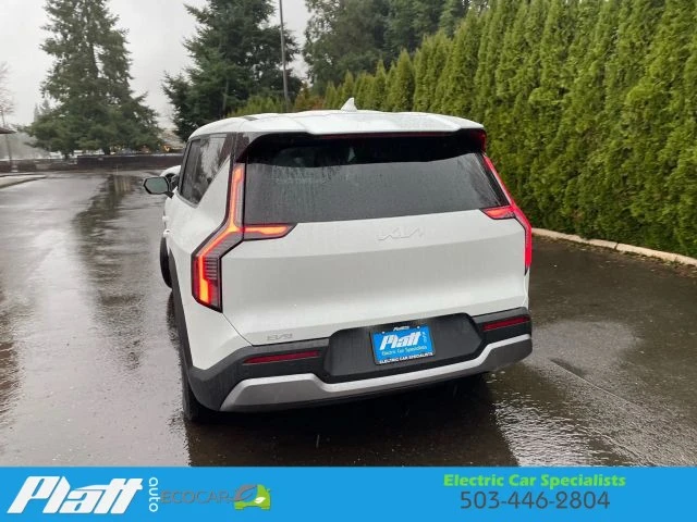 2025 Kia EV9 - Image 8 of 21