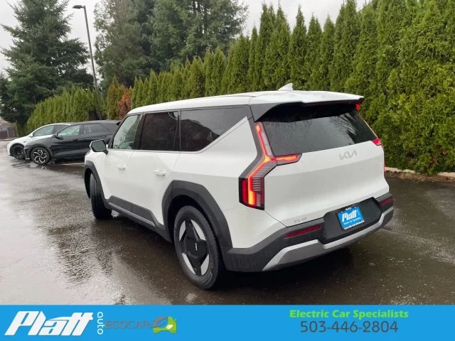 2025 Kia EV9 - Image 7 of 21