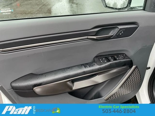 2025 Kia EV9 - Image 18 of 21