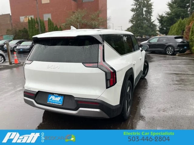 2025 Kia EV9 - Image 10 of 21
