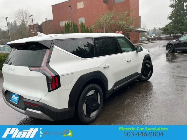 2025 Kia EV9 - Image 11 of 21