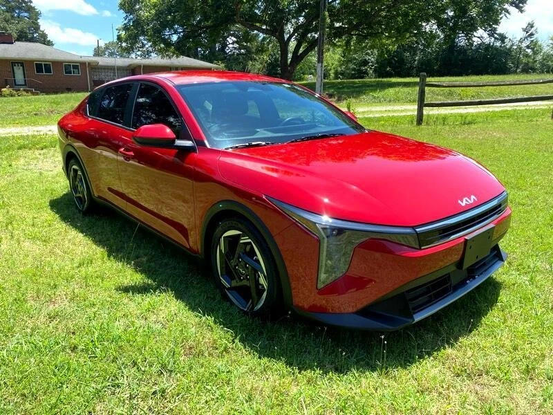 2025 Kia K4 - Image 2 of 19