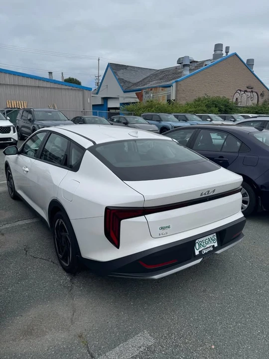 2025 Kia K4 - Image 8 of 9