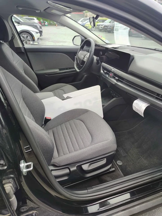 2025 Kia K4 - Image 2 of 6