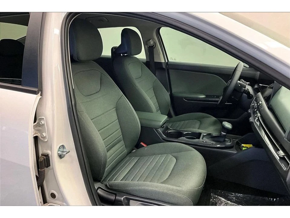 2025 Kia K4 - Image 16 of 20