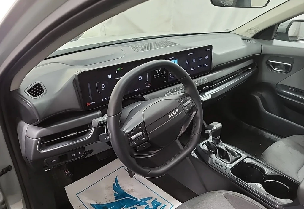 2025 Kia K4 - Image 6 of 10