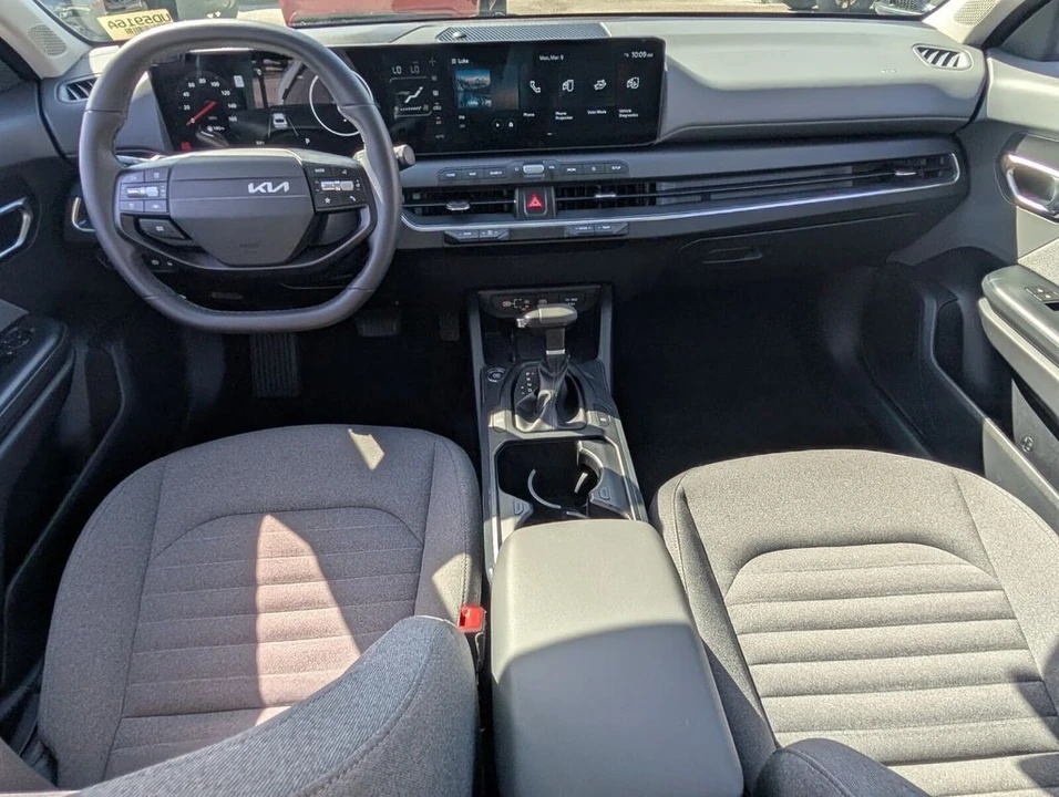 2025 Kia K4 - Image 14 of 21