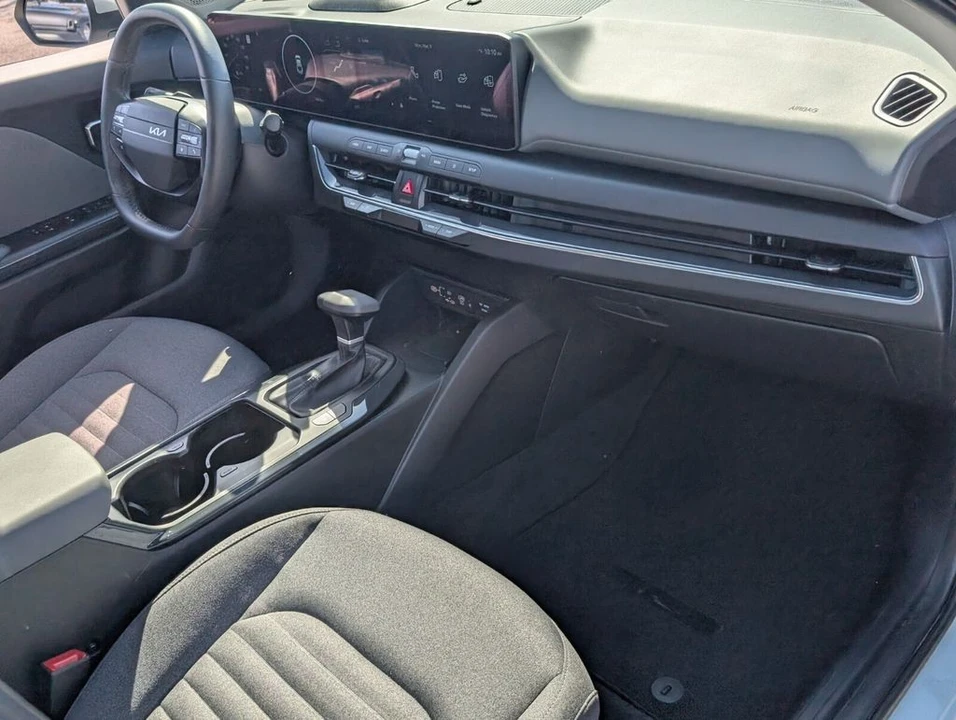 2025 Kia K4 - Image 18 of 21