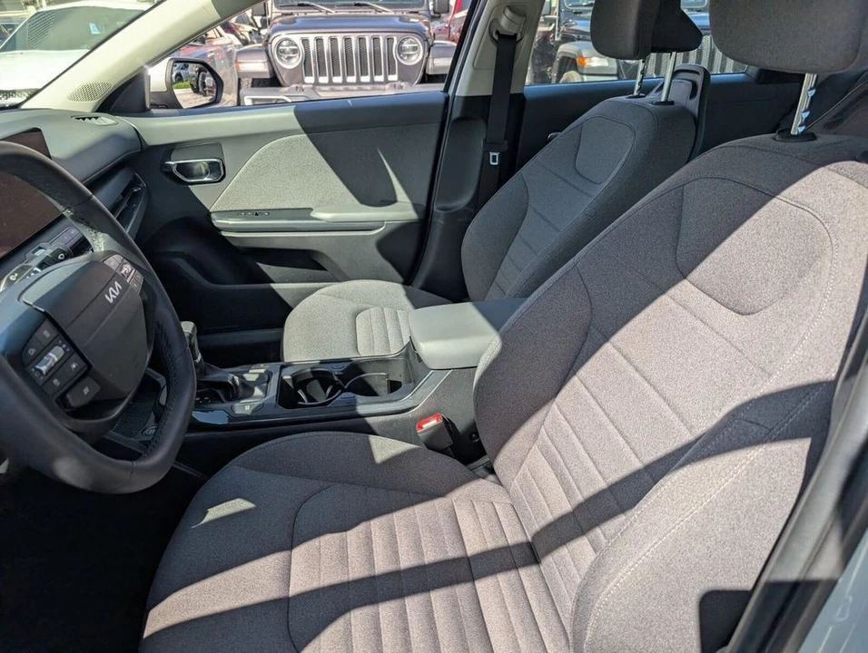 2025 Kia K4 - Image 10 of 21