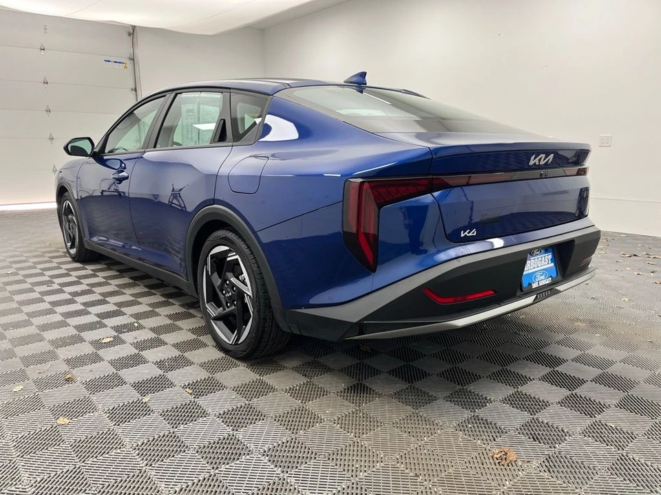 2025 Kia K4 - Image 10 of 12