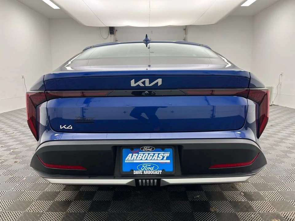 2025 Kia K4 - Image 8 of 12