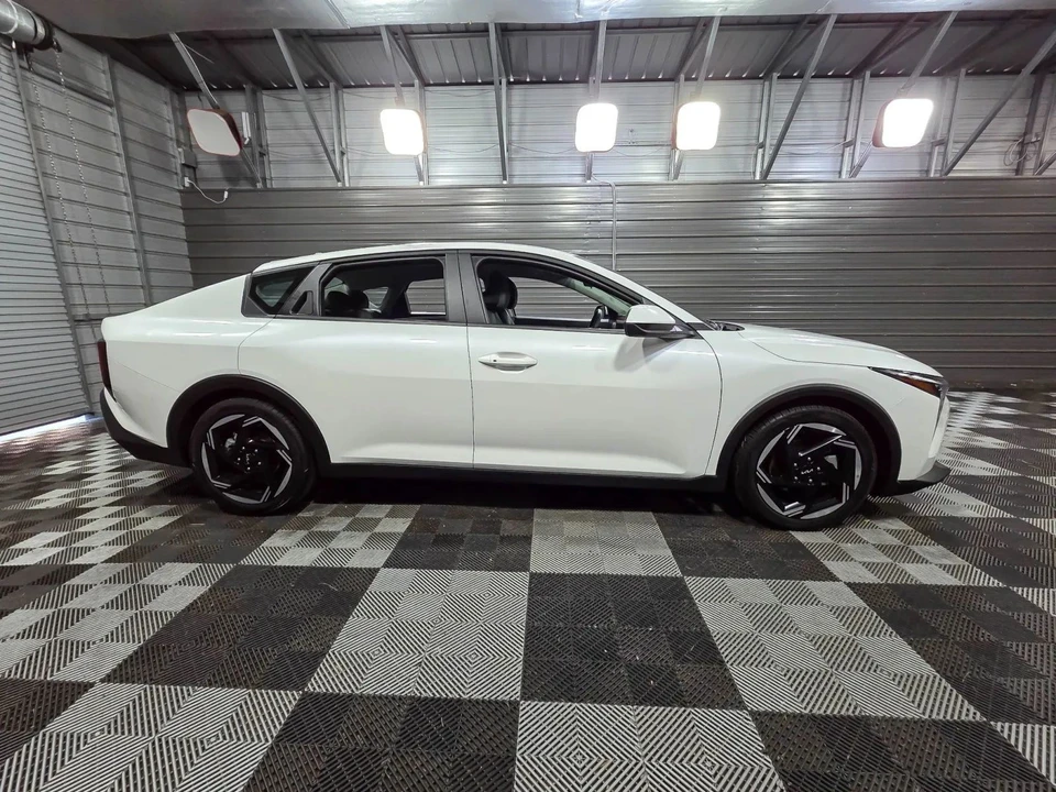 2025 Kia K4 - Image 9 of 12