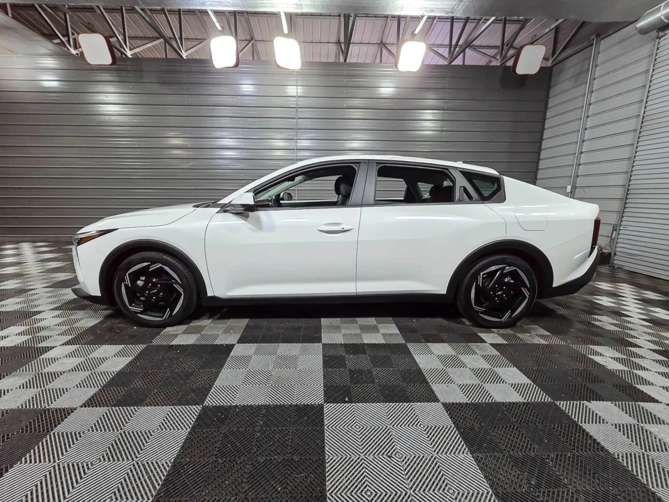 2025 Kia K4 - Image 8 of 12