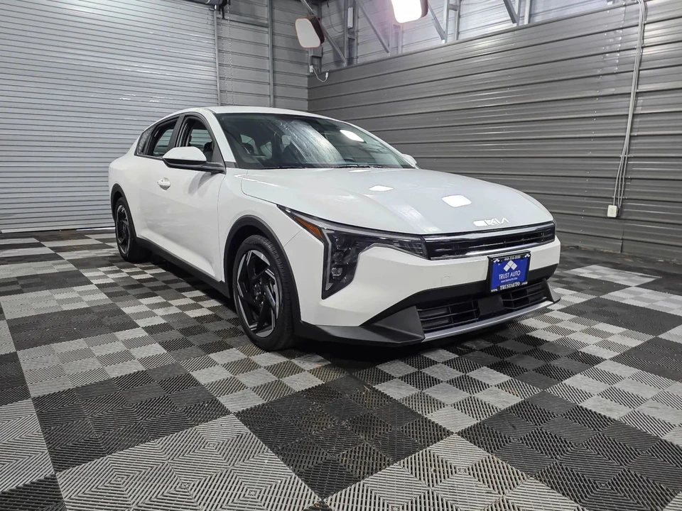 2025 Kia K4 - Image 4 of 12