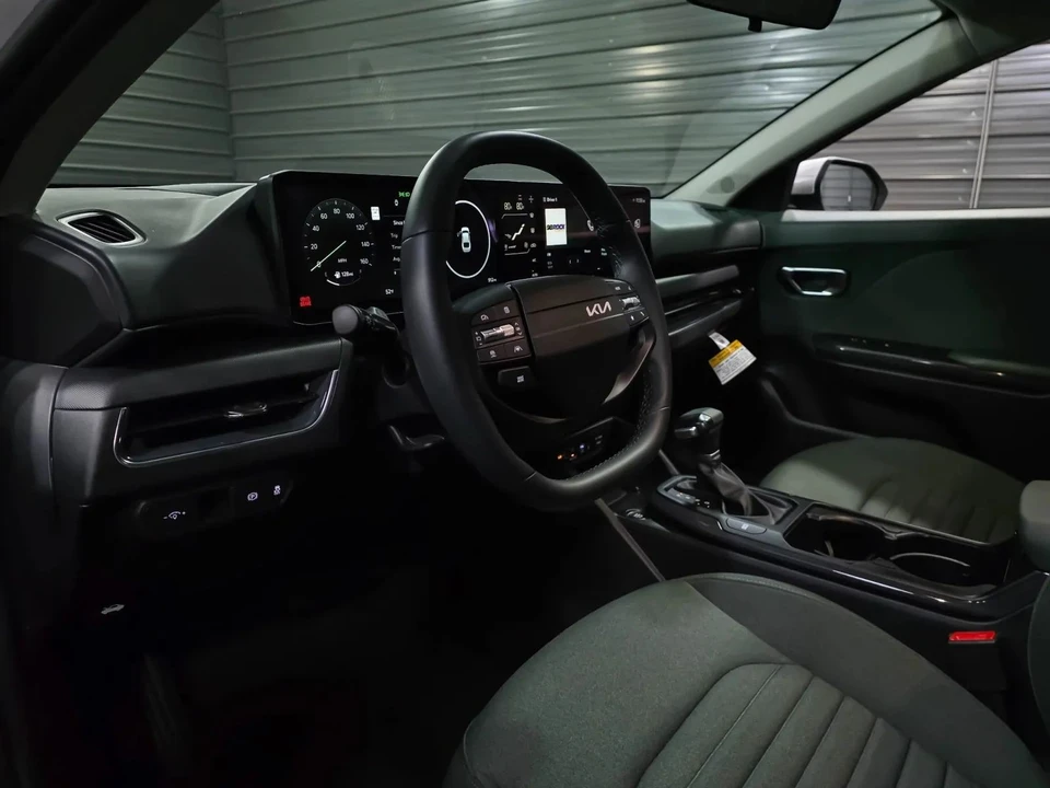 2025 Kia K4 - Image 10 of 12