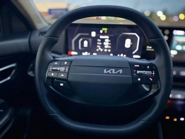 2025 Kia K4 - Image 14 of 17