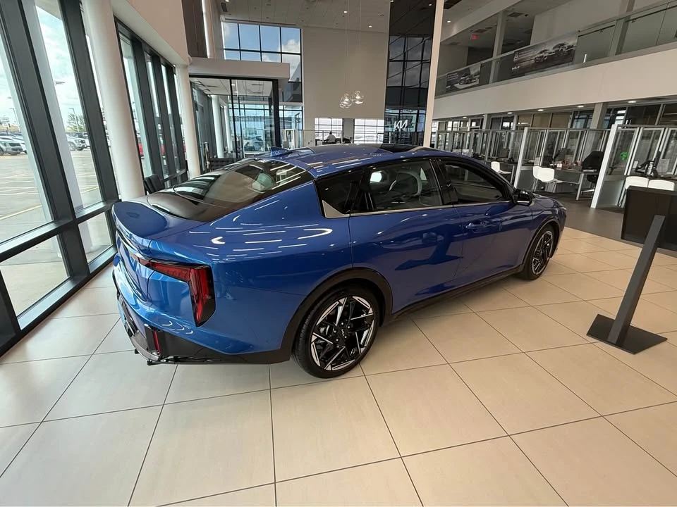 2025 Kia K4 - Image 2 of 4