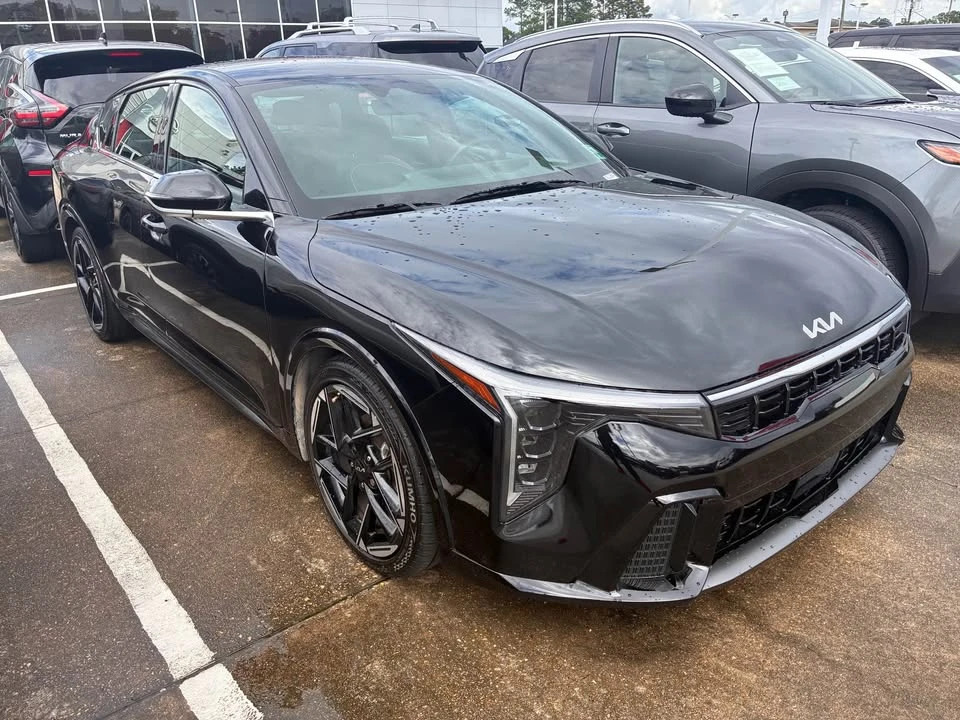 2025 Kia K4 - Image 2 of 3