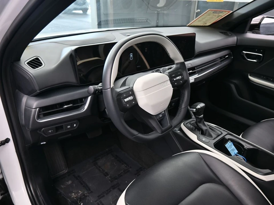 2025 Kia K4 - Image 10 of 12