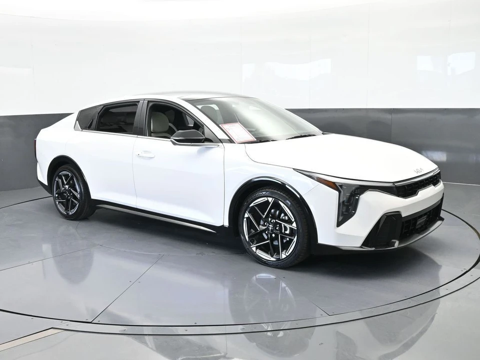 2025 Kia K4 - Image 8 of 12